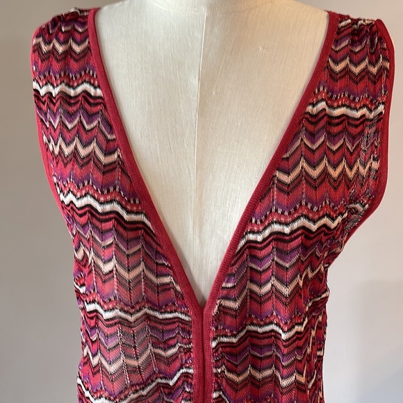 ARDEN B. NEW ROUCHED FRONT Crochet top ZIG zag rayon deep V drape back Med - Picture 3 of 11